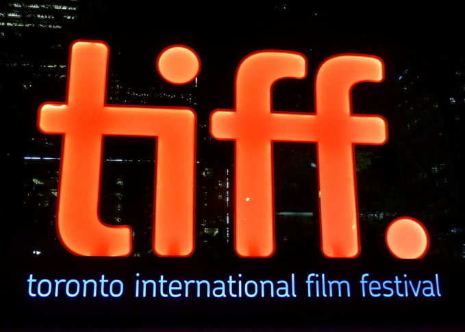 Toronto também é conhecida por sua cena cultural. A cidade sedia diversos festivais ao longo do ano, como o Toronto International Film Festival (TIFF), um dos mais prestigiados festivais de cinema do mundo.