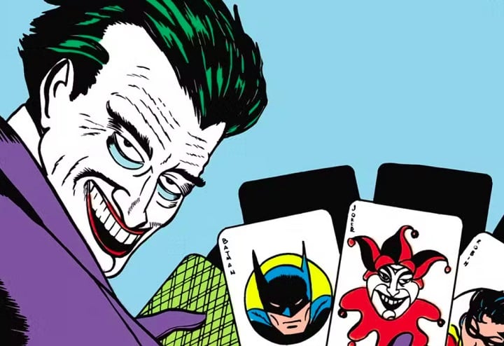 Nos quadrinhos, o Coringa apareceu pela primeira vez em 1940, nas páginas da revista Batman #1. Desde sua primeira aparição, ele foi rapidamente estabelecido como o principal arqui-inimigo do Batman, representando a antítese do Cavaleiro das Trevas: enquanto Batman é meticuloso, disciplinado e, em muitos casos, moralmente claro, o Coringa é caótico, imprevisível e, por vezes, até mesmo insano.