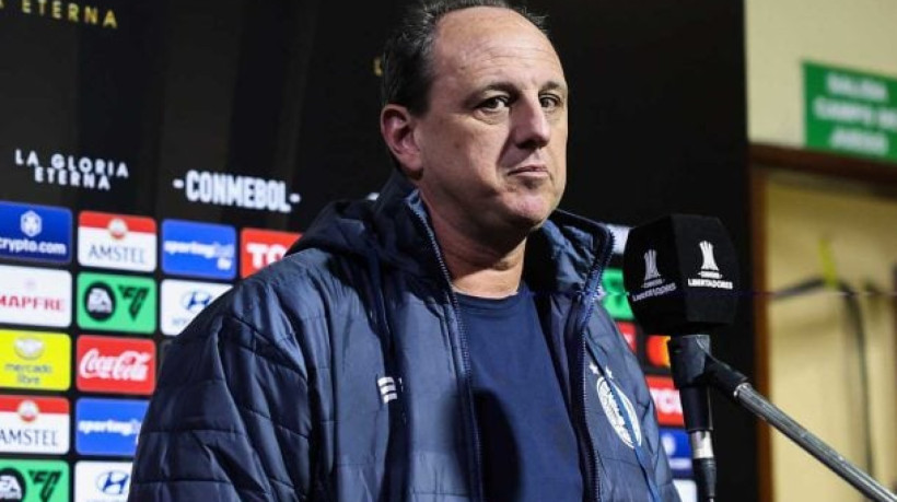 Treinador destacou as adversidades encaradas na capital boliviana e explicou troca de goleiros no confronto