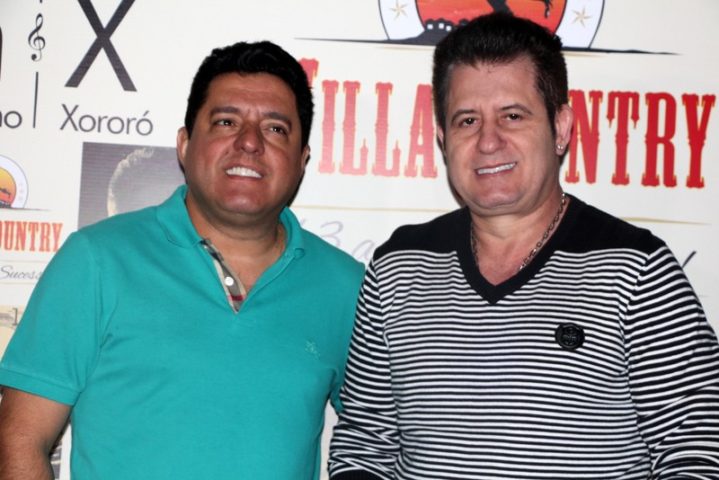 Os dois se conheceram em 1985 e começaram a cantar juntos em bares e casas de shows em Goiás. O talento e a harmonia da dupla chamaram a atenção e logo eles conquistaram um público fiel.