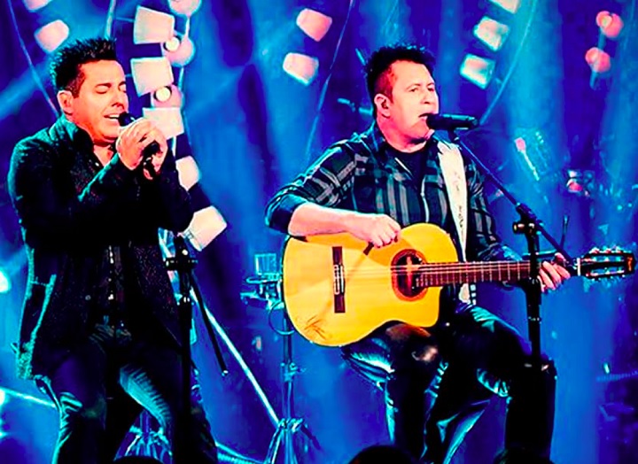 Em 2014, a dupla lançou seu 20º álbum e 7º DVD, intitulado Agora ao Vivo, que inclui regravações de grandes sucessos nacionais. 