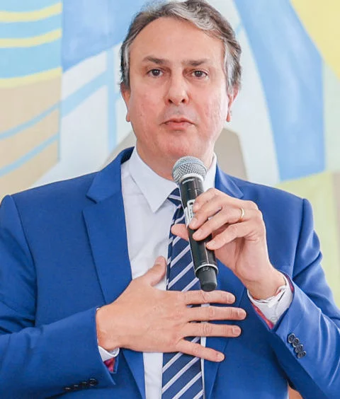 “Vamos pagar a primeira parcela daqueles que passaram de ano, concluíram o ano do ensino médio. Os R$ 1 mil serão depositados ainda no mês de fevereiro em suas contas”, comunicou o ministro Camilo Santana na rede social X. 
