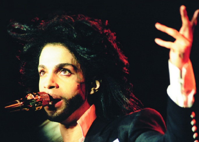 Os anos 1980 foram a década de ouro para o artista. Em 1982, ele lançou 1999, que incluía sucessos como Little Red Corvette e a própria 1999.