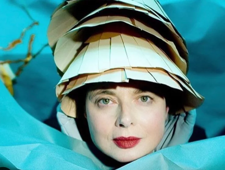 Na juventude, ela foi modelo antes de iniciar a carreira no cinema. Seus primeiros filmes foram na Itália, até que veio a fama com a atuação em “Veludo Azul”. 
