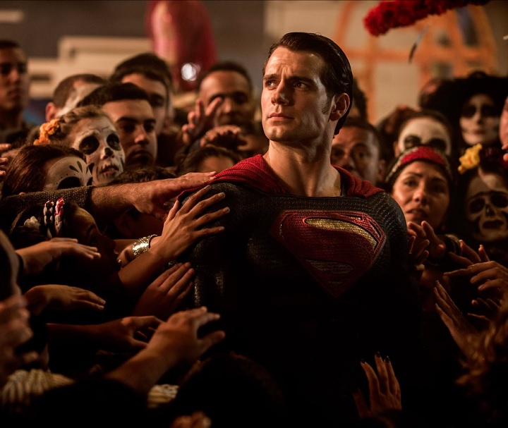 Cavill decolou com o papel de Superman. Além de O Homem de Aço (2013), ele também interpretou o herói em Batman v Superman: A Origem da Justiça (2016) e Liga da Justiça (2017), conquistando o público com sua personificação forte e autêntica do personagem.