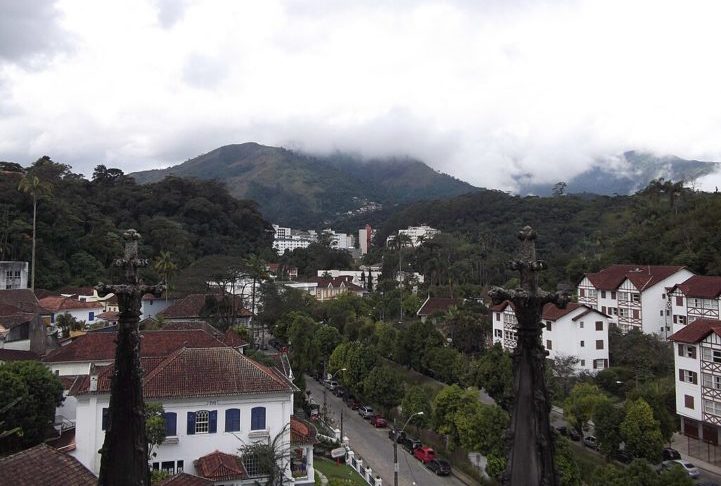 Petrópolis atualmente ostenta o 9º maior PIB do estado do Rio. É a cidade da Região Serrana Fluminense que recebe mais turistas todos os anos.