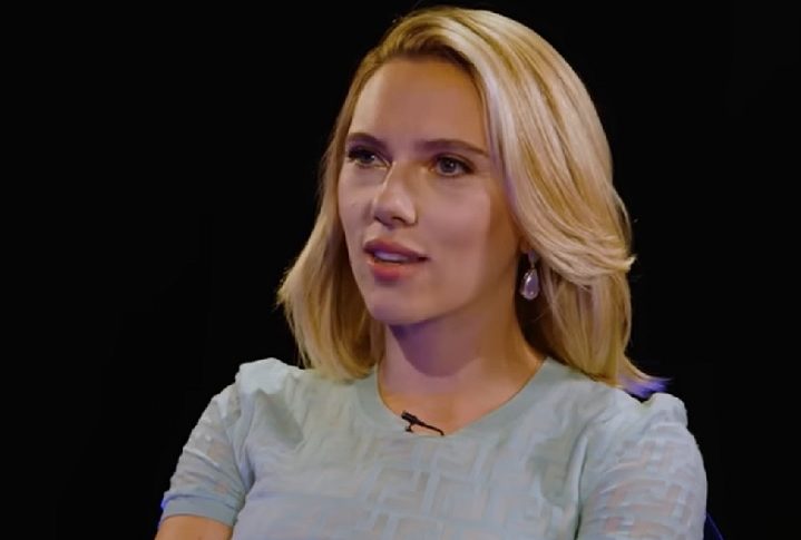 No vídeo falso (produzido com inteligência artificial), além de Johansson aparecem outras celebridades judias como Woody Allen, jerry Seinfeld, David Schwimmer, Paul Simon e Art Garfunkel. Nas imagens, eles trajam uma camiseta branca que traz o desenho de uma Estrela de Davi dentro de uma mão apontando o dedo do meio. Abaixo da figura vinha grafado o nome de Kanye West.
