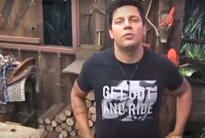 Em 2015, o cantor sertanejo Thiago Servo desistiu de A Fazenda 8, com saudades dos palcos. Ele afirmou que já tinha aprendido tudo o que podia com o reality show. 