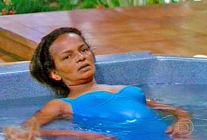 Quatro anos antes, Marielza da Silva passou mal dentro da casa do BBB5, sofreu um AVC e precisou desistir compulsoriamente do jogo. Ela tinha 47 anos e ficou apenas 12 dias no reality show. 
