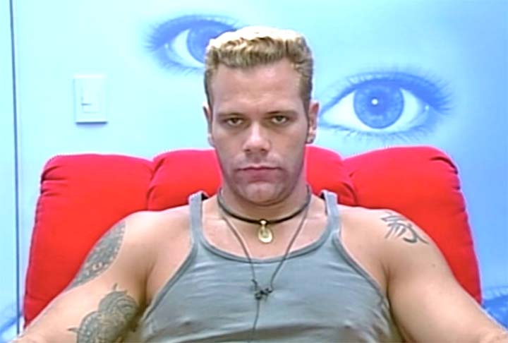 A primeira pessoa a desistir do BBB foi Dilsinho Madmax, da terceira edição. Ele ficou 20 dias confinado e uma paixão pela miss Joseane o motivou a deixar o programa. 