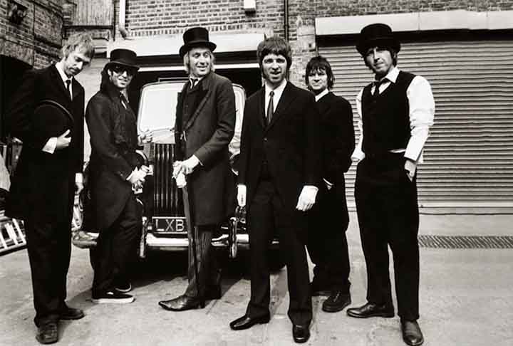 Além disso, o dia 29 de agosto marcou os 30 anos do lançamento de “Definitely, Maybe”, disco de estreia do Oasis. 
