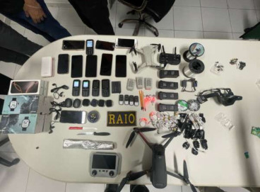 Três suspeitos são detidos ao tentar enviar eletrônicos a presídio de Itaitinga com uso de drones 