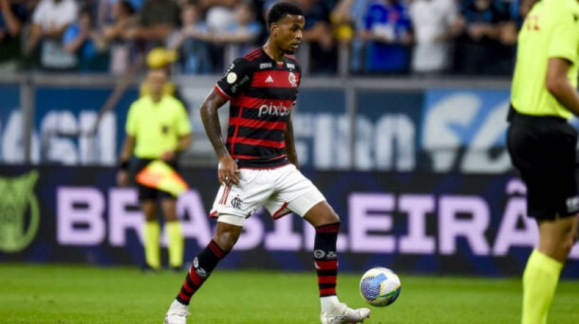 Rubro-Negro agora começa operações por estender vínculos de contrato e tem desejo de permanecer com defensor de 21 anos