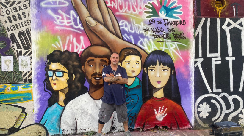 O artista Binho Ribeiro (@binho3m) criou e pintou um muro no Beco do Batman, em São Paulo em alusão à campanha de 2024, onde o tema era 'Espalhe Suas Cores - Abrace o Raro'