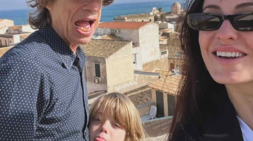 Herdeiro de ilustre músico precisou ser levado ao hospital e teve que engessar a perna, além de andar de muletas depois do episódio