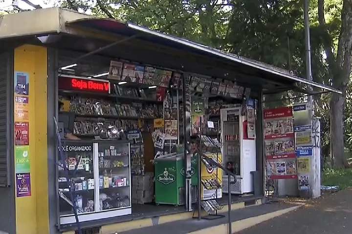 Entre as décadas de 1960 e 1990, as bancas de jornal tiveram seu ápice. Além de jornais diários, elas começaram a oferecer revistas especializadas, colecionáveis, gibis, livros de bolso, figurinhas e até itens de papelaria. 