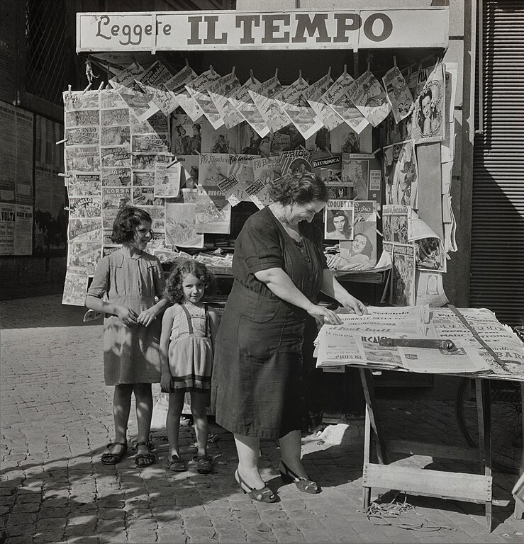 Eles eram frequentemente instalados em praças, avenidas movimentadas e perto de estações de transporte público.