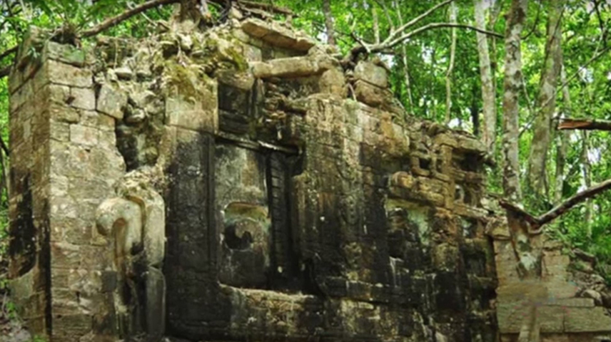 Uma parte considerável da localidade sofreu degradação pelo tempo. No entanto, os pesquisadores já levantaram algumas hipóteses. Uma delas é de que as colunas de pedra podem ter sido originalmente entradas para os quartos superiores 