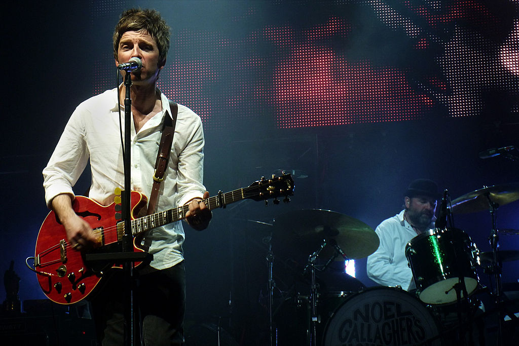 Em 2010, Noel Gallagher formou a banda High Flying Birds com outros quatro componentes: Gem Archer, Mike Rowe, Chris Sharrock e Russel Pritchard. 
