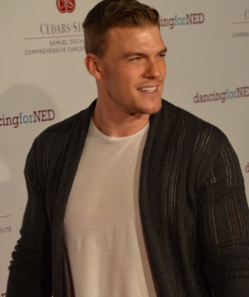 Batman também foi assunto recentemente por uma declaração de Alan Ritchson, astro da série Reacher. O ator disse que gostaria de interpretar o super-herói no cinema. Vou gritar do alto: Eu quero ser Bruce Wayne. Sabe qual o poder dele? Inteligência. O cara é inventivo e todos os gadgets, afirmou. 