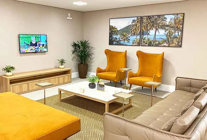 De acordo com o comunicado da empresa, a sala VIP do aeroporto Brigadeira Lysias Rodrigues, na capital tocantinense, tem uma nova concepção de café lounge, com decoração sobre os patrimônios culturais do estado, wi-fi ilimitado de alta velocidade e espaços confortáveis para trabalho e descanso. 