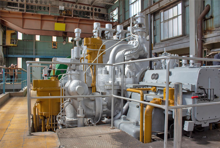 Historicamente, o petróleo foi utilizado em civilizações antigas, como na Babilônia, para construção e impermeabilização. A Arábia Saudita é a segunda maior produtora, com cerca de 10,7 milhões de barris diários.