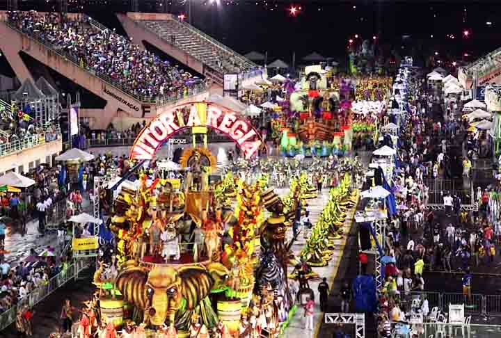 Maior rival da Aparecida, a Vitória Régia é a escola de samba mais antiga de Manaus em atividade. Apelidada de “Berço do Samba”, ela foi fundada em 1975. 