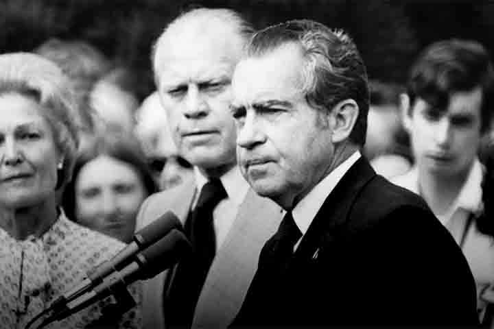 Nixon foi o único presidente da história dos Estados Unidos a renunciar ao posto. Porém, ele escapou de ir a julgamento porque Gerald Ford deu a ele perdão incondicional um mês após ser empossado na Casa Branca. 

