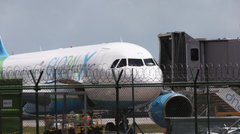 FORTALEZA-CE, BRASIL, 20.02.2025: Avião com brasileiros deportados dos USA chega em Fortaleza.  (foto: Fabio Lima/ OPOVO)