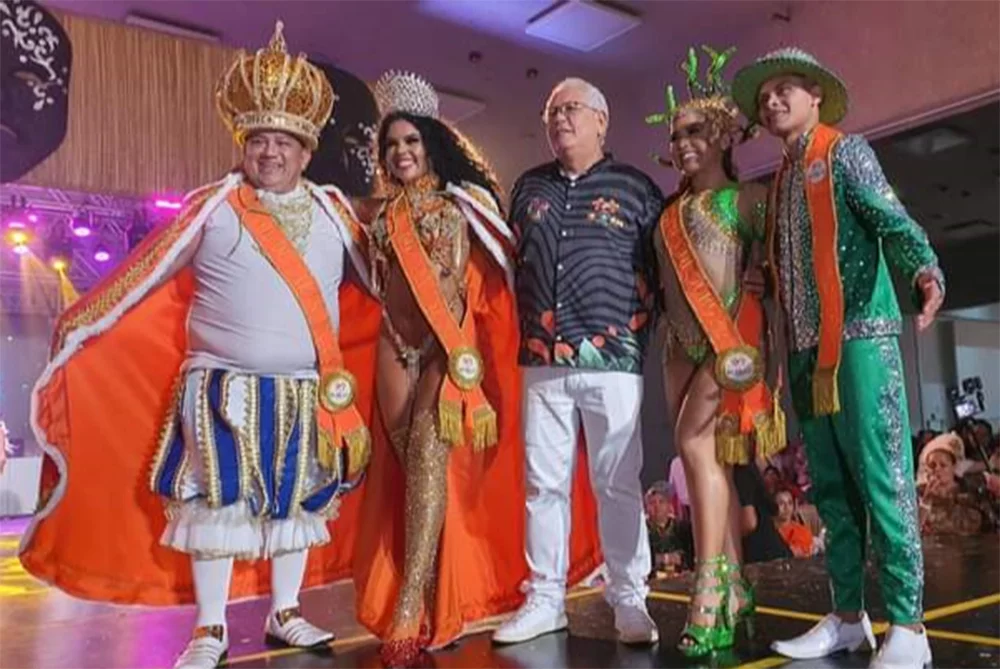 Assim como acontece no Rio de Janeiro, Manaus forma uma corte para o carnaval, com Rainha, Rei Momo, Passista de Ouro e Passista Dourado. 