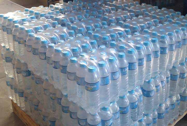 A proporção é até cem vezes maior que as estimativas feitas anteriormente. Os pesquisadores verificaram a presença de entre 110 e 370 mil fragmentos de plástico por litro de água. 
