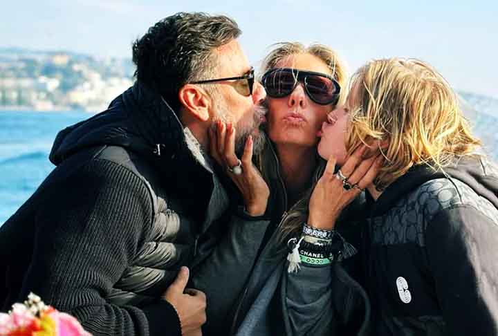 A apresentadora tem um filho, Vittorio Galisteu Iódice, fruto do relacionamento com o empresário Alexandre Iódice, com quem é casada desde 2010. 
