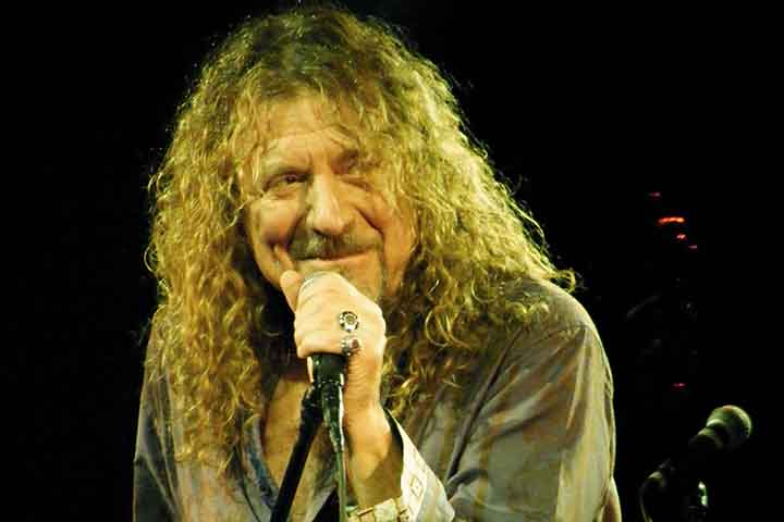 Robert Plant, célebre vocalista do Led Zeppelin, engrossou o coro da filha de Marriott.


