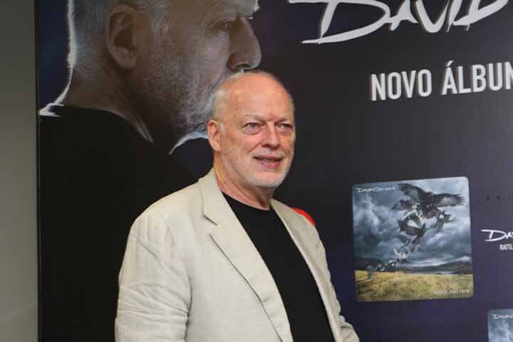 Além de Plant, outros ícones do rock mundial, como o guitarrista David Gilmour (Pink Floyd), se manifestaram de forma contrária às gravações envolvendo artistas mortos.

