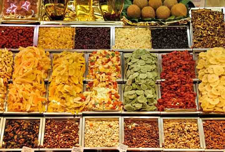 Pesquisadores chineses publicaram estudo na revista científica Nutrition and Metabolism que mostra benefícios do consumo moderado de frutas secas na minimização dos riscos do diabetes tipo 2. 
