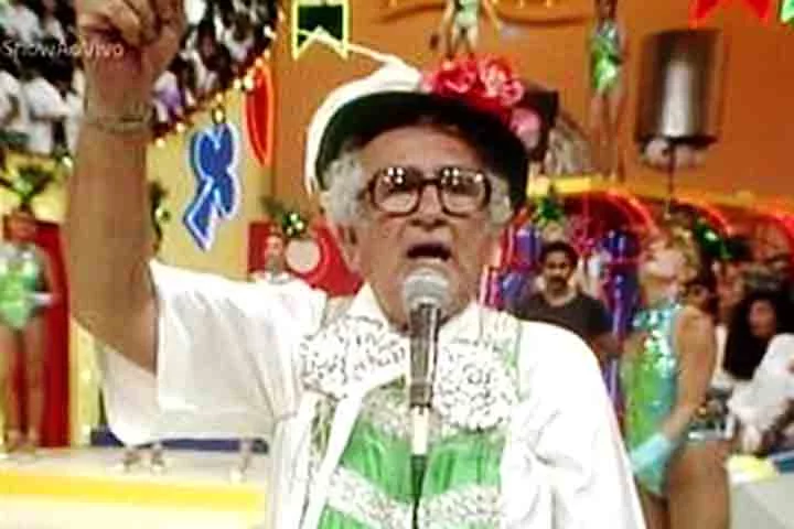 Chacrinha ganhou o apelido de “Velho Guerreiro” do cantor baiano Gilberto Gil. 
