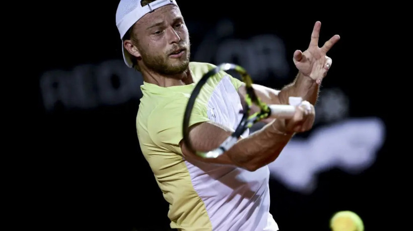 Muller derrotou o quarto favorito e 26º do mundo, Francisco Cerundolo, por 2 sets a 0 com parciais de 7/5 6/1 no Rio Open 2025