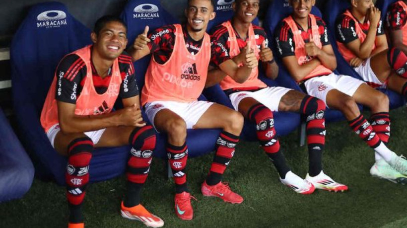 Jovem atacante marca lindo gol e chega a ser aplaudido por De Arrascaeta; veja o que ele falou após a conquista do Fla