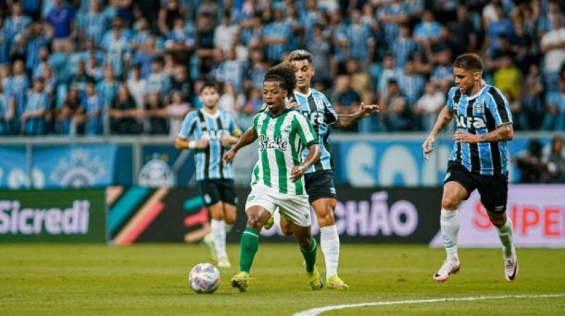 Em jogo quente na Arena neste sábado (22), Tricolor faz 2 a 1 com gols de Braithwaite (artilheiro) e Cristian Oliveira e joga por empate
