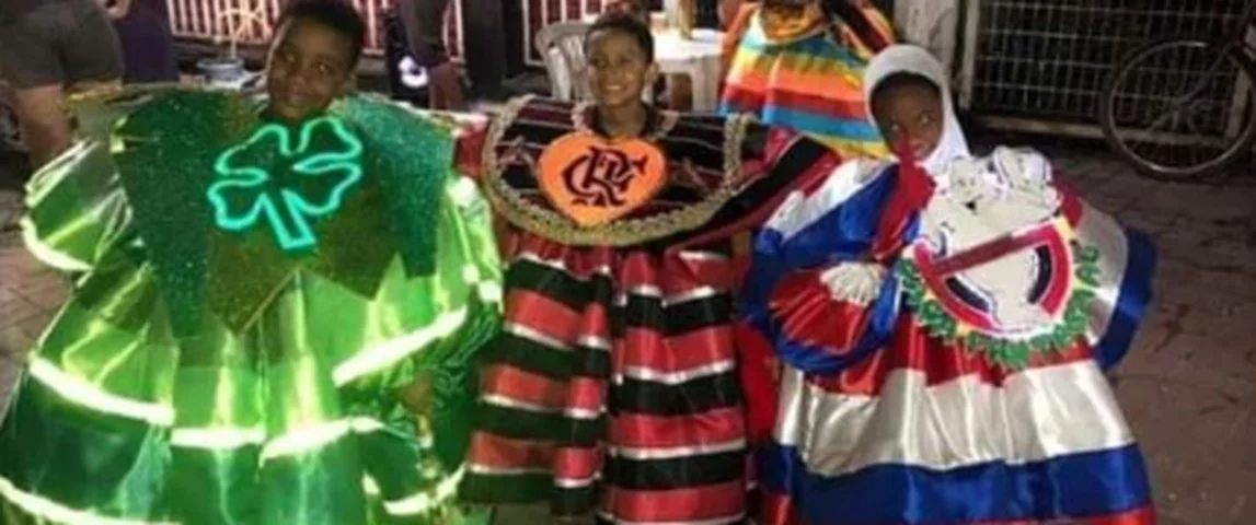 Assim como no futebol, outra paixão da periferia carioca, a cultura de Bate-bola passa de pai para filho. 