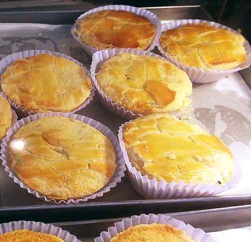 No Brasil, os salgados estão presentes em eventos e festas de aniversários, dando um toque especial. Entre eles, está a empada, extremamente popular e com diversas variações. 

