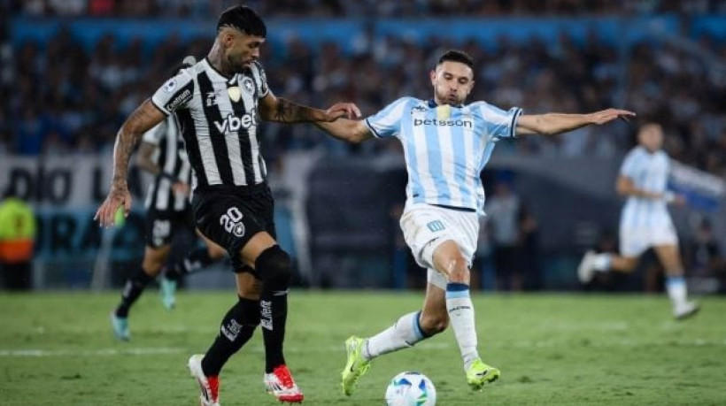 Zagueiro alvinegro e o atacante Savarino criticaram o fato de o time ainda não ter um técnico para a sequência da temporada