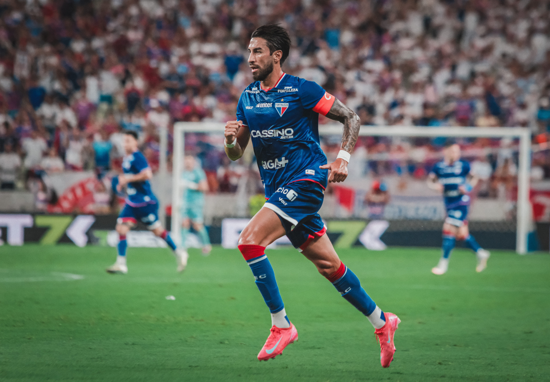 Atacante Lucero no jogo Fortaleza x Vitória, no Castelão, pela Copa do Nordeste 2025 (Foto: Mateus Lotif/Fortaleza EC)