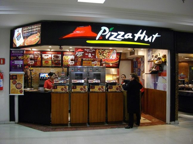 De acordo com a pesquisa, cerca de 46% das pizzarias no Brasil faturam entre R$ 30 mil e R$ 100 mil por mês. Outros 35% têm um faturamento mensal entre R$ 100 mil e R$ 250 mil.