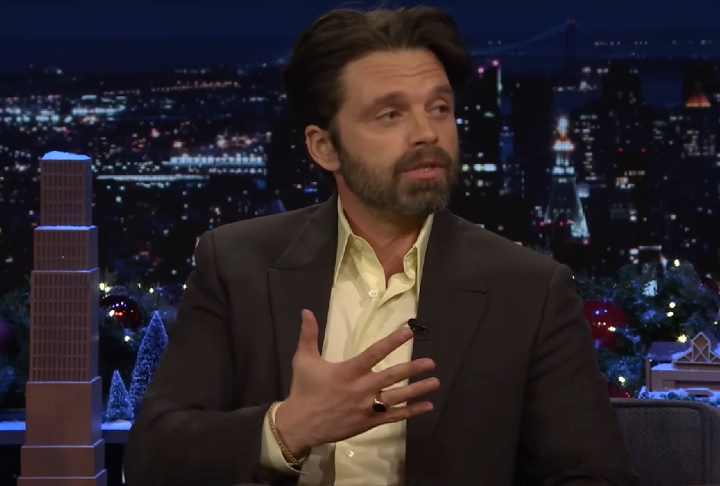 Comecei a perceber que precisava começar a falar com os lábios de uma maneira diferente. Muito disso veio das consoantes. Se estou falando, estou me projetando para frente. As consoantes naturalmente forçavam seus lábios para frente, contou.