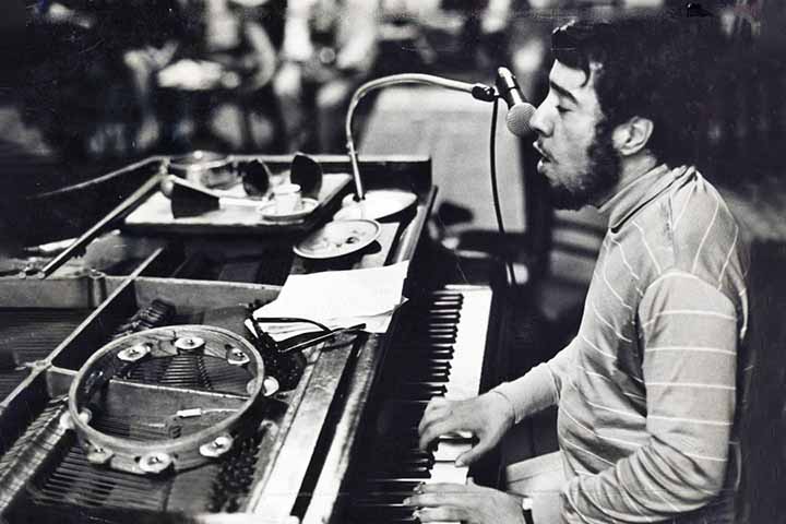 Nascido em Niterói, no estado do Rio de Janeiro, Sergio Mendes se mudou para os Estados Unidos em 1964. 

