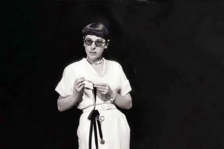 Antes de ingressar na carreira artística, ela dedicou-se ao estudo de línguas. Em 1919, formou-se em francês pela Universidade da Califórnia, em Berkeley. No ano seguinte, concluiu mestrado em línguas românicas em Stanford. 
