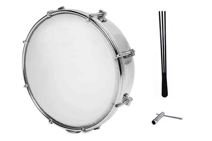 Tamborim: Pequeno tambor de mão com som seco e rítmico. Originado na Ásia e popularizado no Brasil com o samba. Acentua ritmos leves e dançantes na orquestra.
