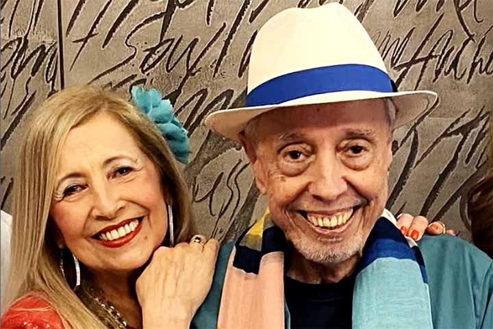 Ele viveu 60 anos em Los Angeles ao lado da esposa, a cantora Gracinha Leporace, com quem foi casado por 54 anos. Eles tiveram cinco filhos. 
