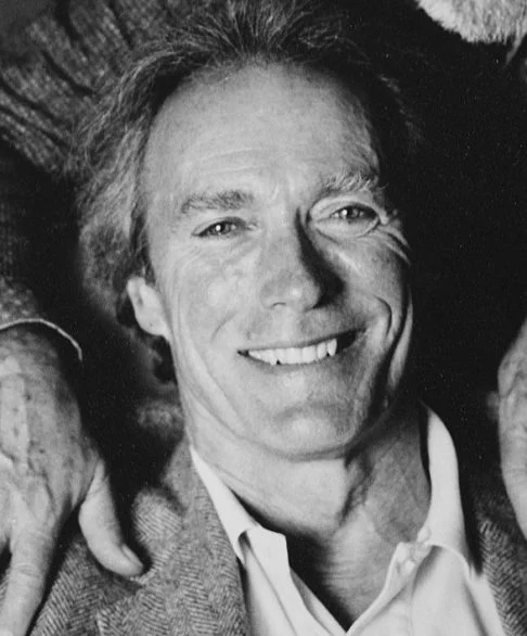 Antes de ser ator, Eastwood foi atendente em um posto de gasolina, chegou a atuar como bombeiro e tocou piano em um bar de Oakland.